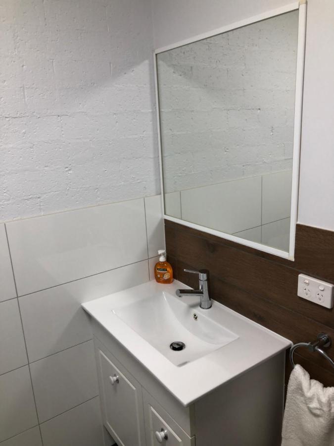 Colonial Inn Guest Rooms 야칸단다 외부 사진