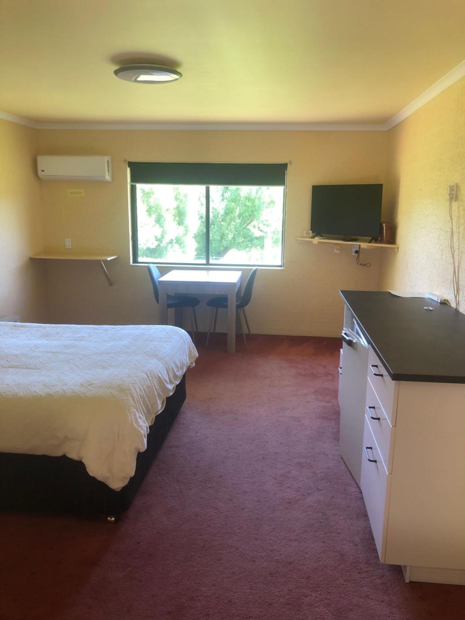 Colonial Inn Guest Rooms 야칸단다 외부 사진